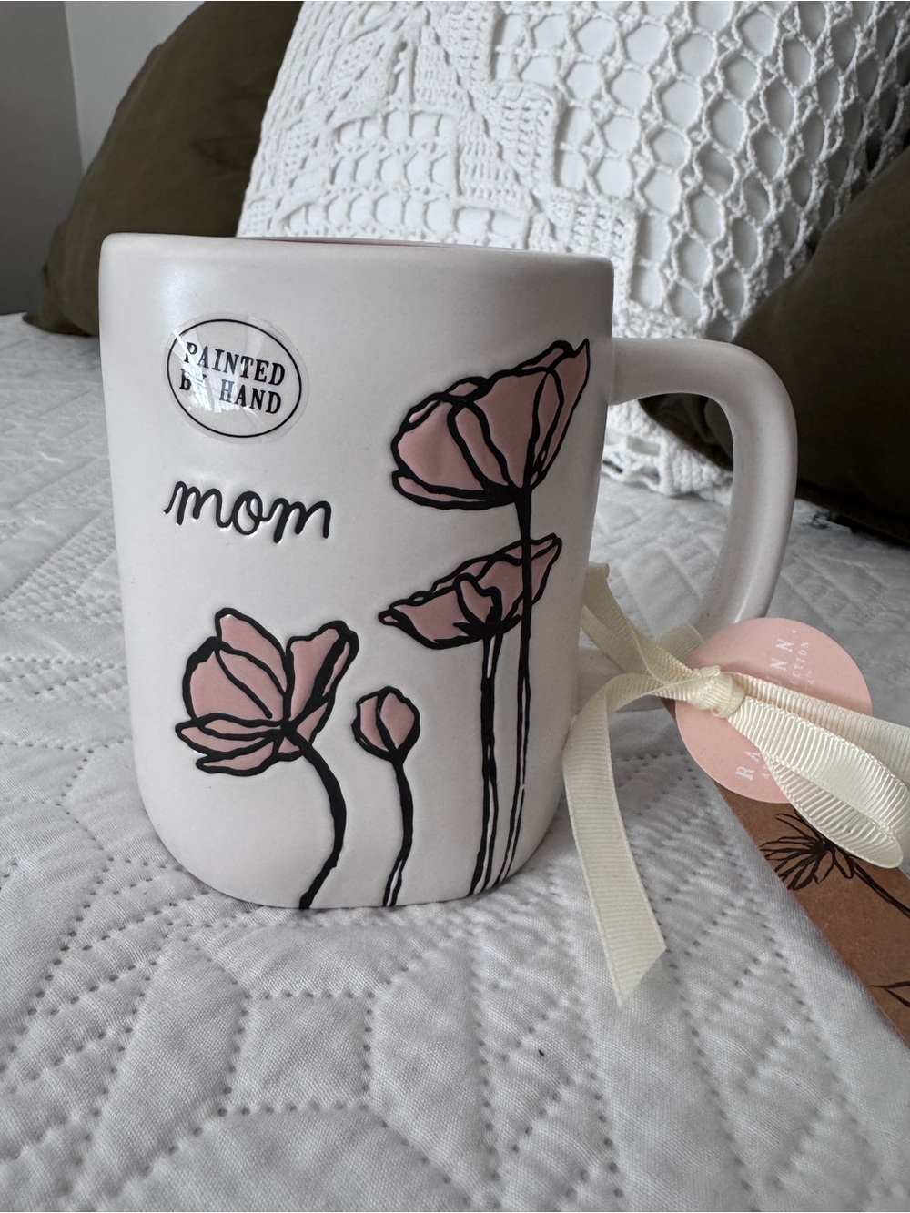 🌸 Rae Dunn Artisan Collection “Mom” Floral Mug 🌸